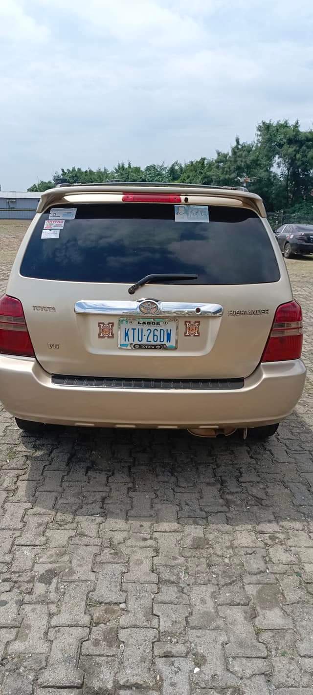 A picture of Registered Toyota Highlander 2003 model supper neat and Sharp with