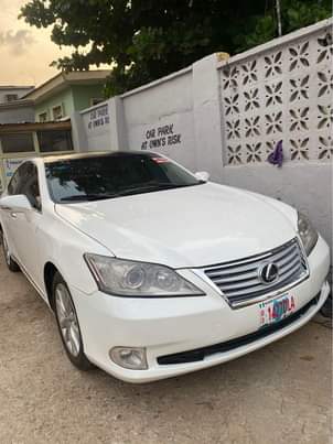 A picture of A year well maintained 2011 Lexus Es350
