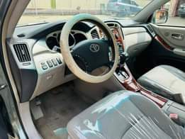 A picture of TOYOTA HIGHLANDER 2006 STILL AVAILABLE LOCATION IKOTUN LAGOS TRUST ME