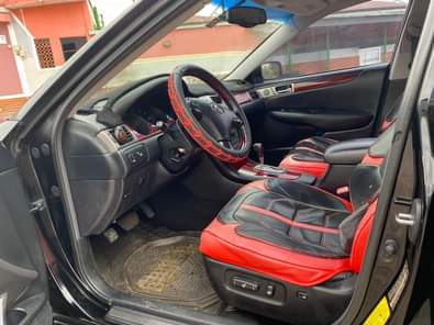 A picture of Another awoof 1 month used ES330 2006 First body V6