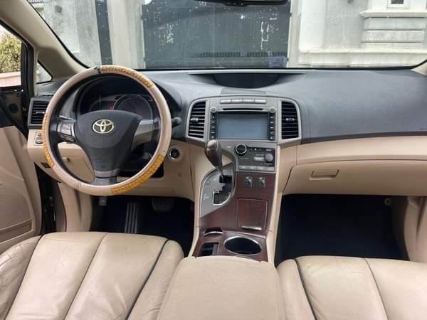 A picture of USED 2010 TOYOTA VENZA V4 KEYLESS WITH PANORAMIC ROOF FULL