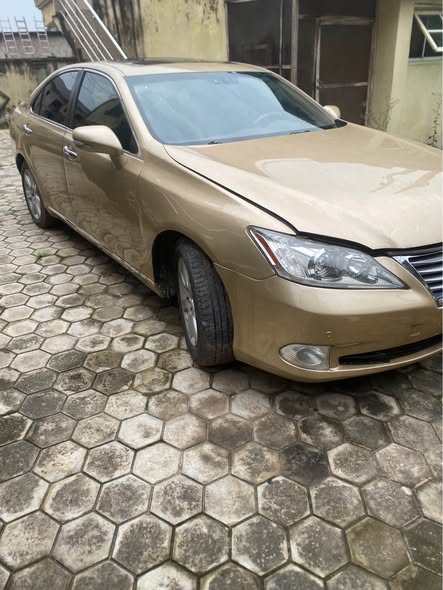 A picture of Clean Sharp 2007 Es350 face lifted to 2012
