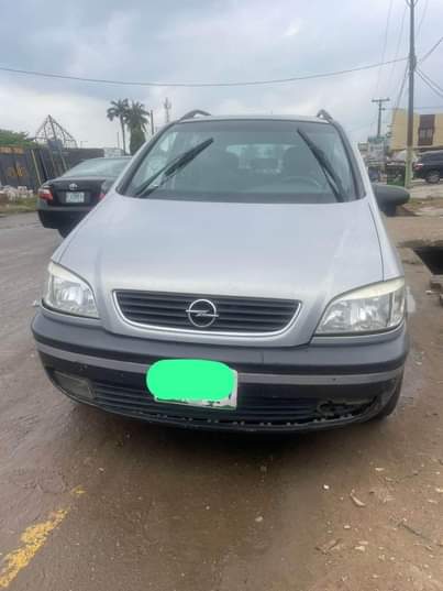 A picture of Opel zafira Model 2005 Few month registered