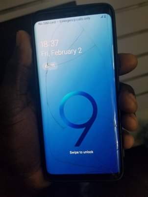 A picture of Samsung galaxy S9.....at 230 000shs