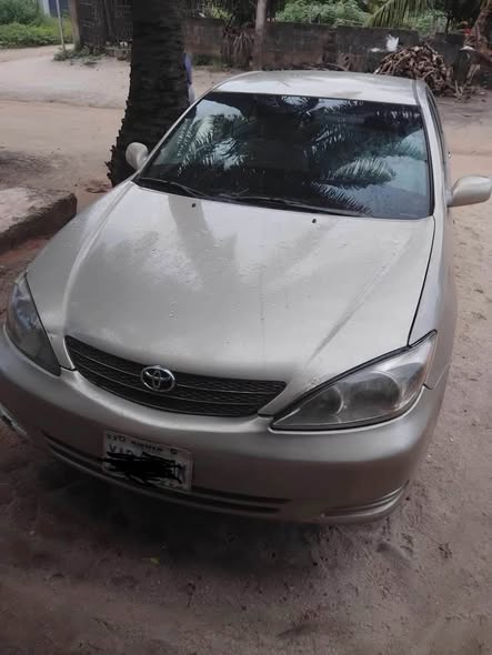 A picture of 2004 Toyota Camry