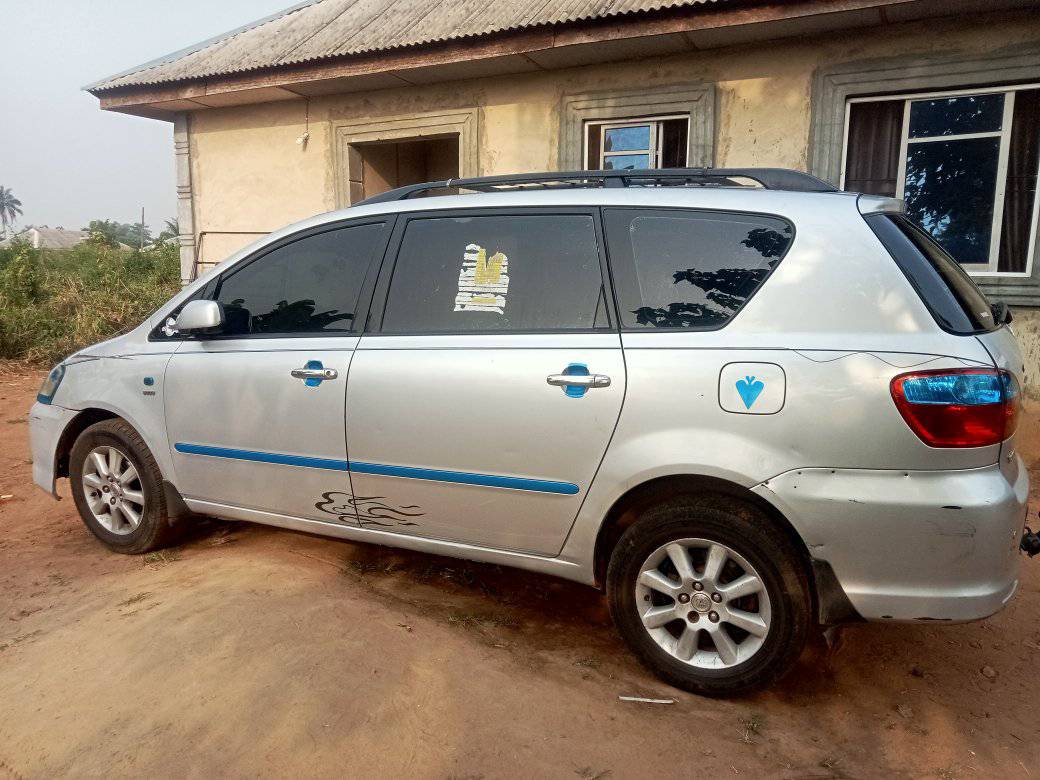 A picture of TOYOTA AVENSIS VERSO 2005 MODEL FIRST BODY BUYING AND DRIVE