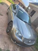 A picture of Nissan Altima 06 year model