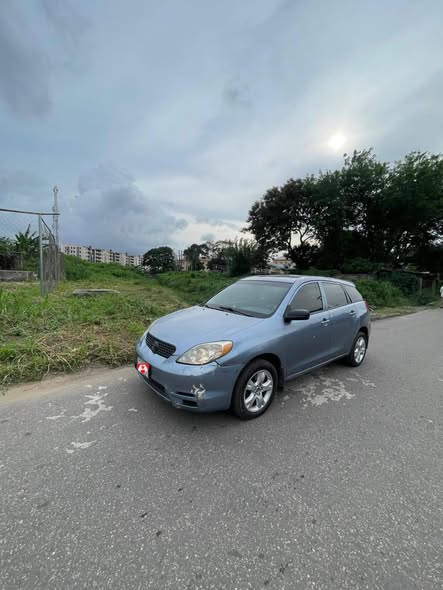 A picture of Toyota matrix 2004