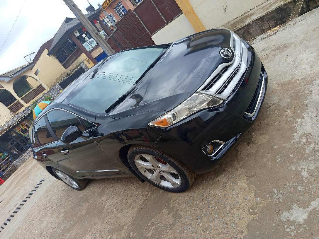 A picture of Toyota venza 2010 model facelift to 2013 model registered
