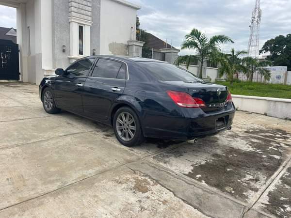 A picture of NEATLY USED TOYOTA AVALON LIMITED 2006 MODEL WITH ORIGINAL DUTY