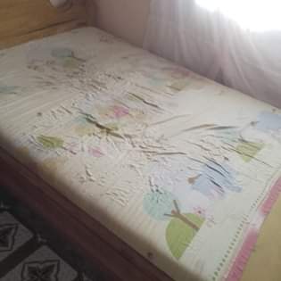 A picture of Kitanda 4 6 na godoro lake kwa bei ya pasaka