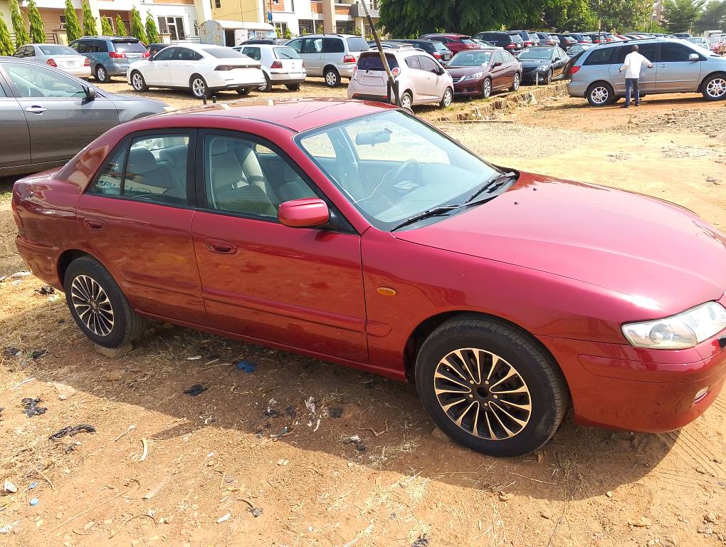 A picture of 2000 Mazda 626