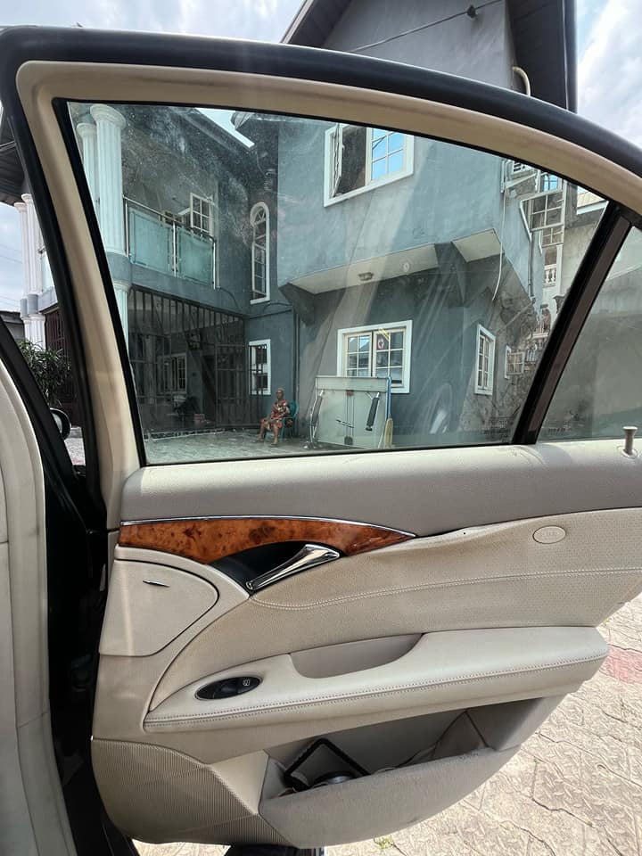 A picture of MERCEDES E350 2007