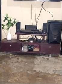A picture of Kabati la viombo Showcase