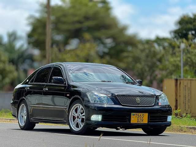 A picture of CROWN ATHLETIC MIL 14 CALL 0712827933 FULL AC CC 2490