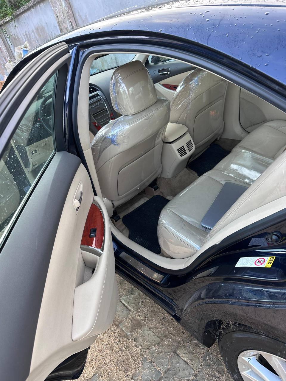 A picture of Tokunbo Es350 Lexus 2010 model