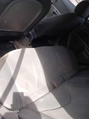 A picture of Bought brand new kia rio 2007 model manual transmission location