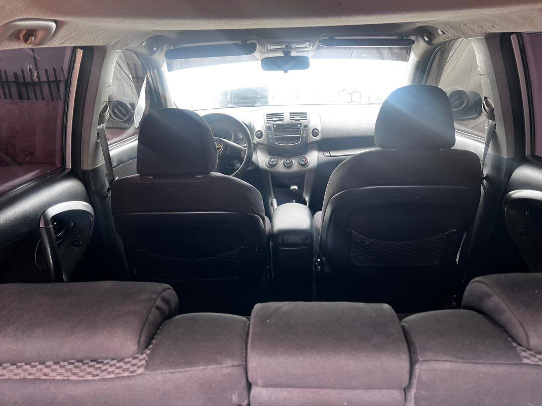 A picture of Toyota RAV4 08