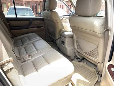A picture of Toyota land cruiser 2006 model