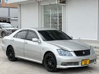 A picture of TOYOTA CROWN