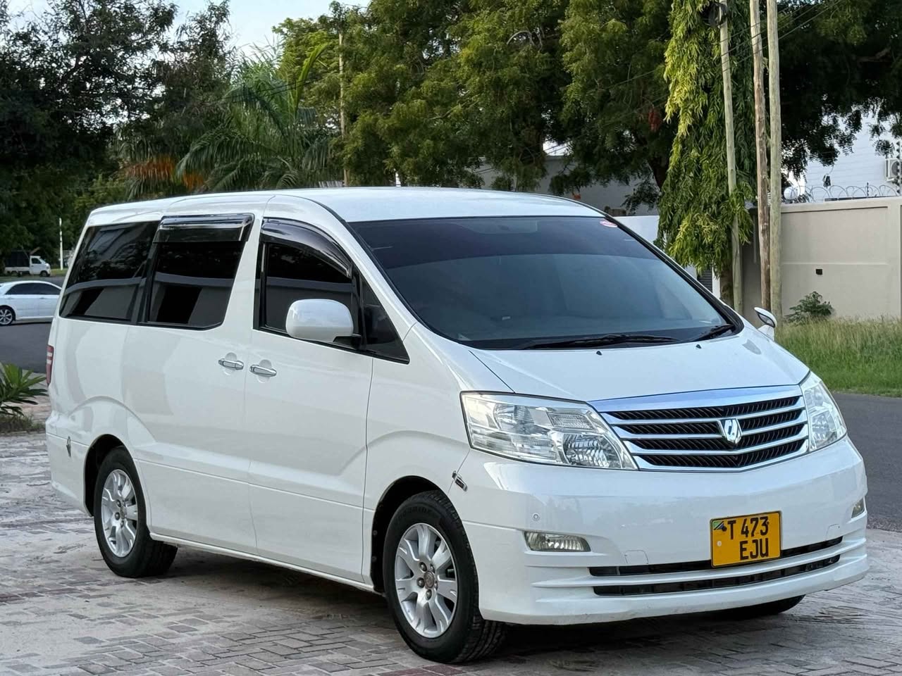 A picture of TOYOTA ALPHAD