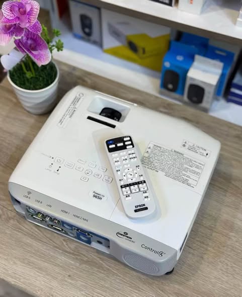 A picture of EPsON PROJECTOR EB 965H