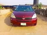 A picture of 05 Toyota sienna
