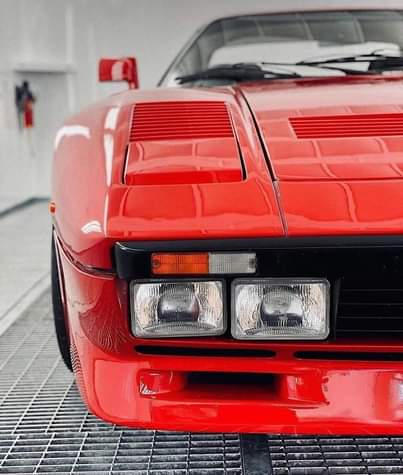 A picture of Ferrari 288 GTO was the bridge between the past and