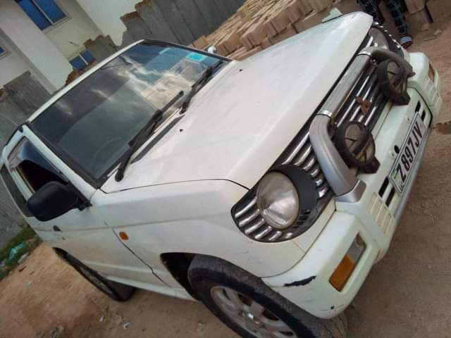 A picture of Mini pajero manually 