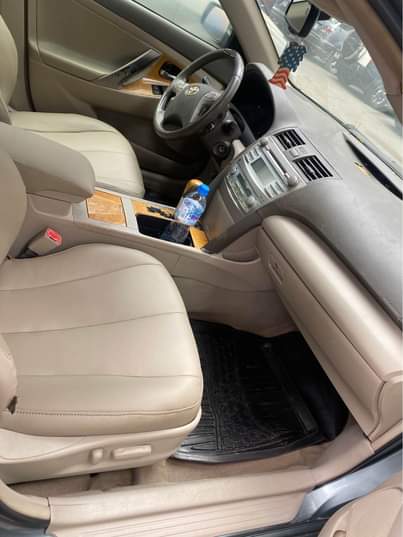 A picture of FIRST BODY XLE 2008 4PLUGS LEATHER INTERIOR CLEAN AS SEEN