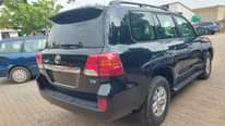 A picture of Toyota Landcruiser 2013 model