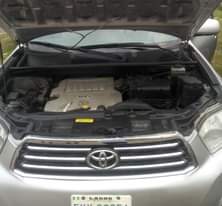 A picture of Toyota Highlander 2010 model