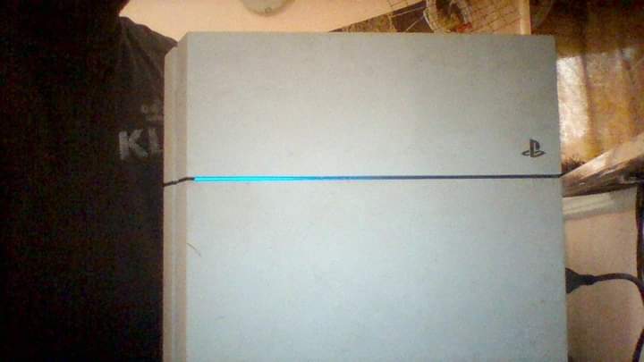 A picture of Used White Playstation 4