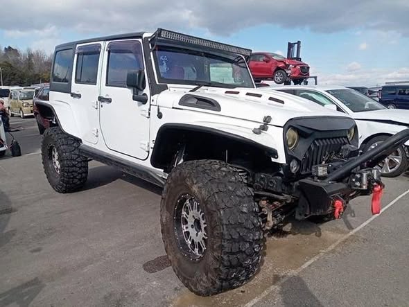 A picture of DAMAGED JEEP WRANGLER UNLIMITED READY TO BE IMPORTED UGX 25MILLION