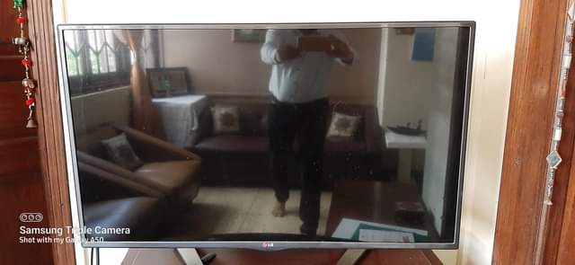 A picture of LG smart cinema 3d TV 42 for sale perfectly working