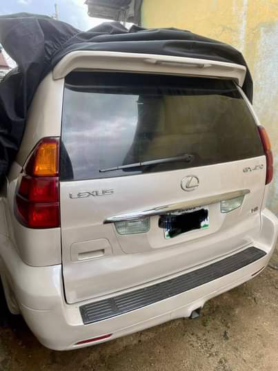 A picture of Extremely Clean Lexus Gx470 nothing to fix Owerri imo state