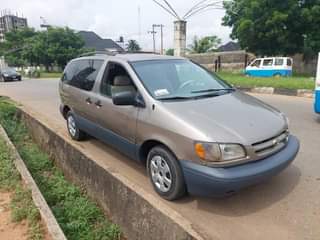 A picture of Toyota sienna first body