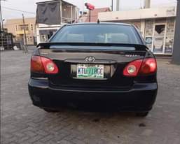 A picture of 2005 Toyota 2004 Sedan