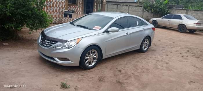 A picture of Hyundai sonata 2013