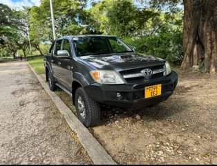 A picture of HILUXY PICKUP DOUBLE CABIN CALL ME ON 0789675638 0711850036