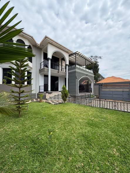 A picture of 3 beds 3 bath Townhouse