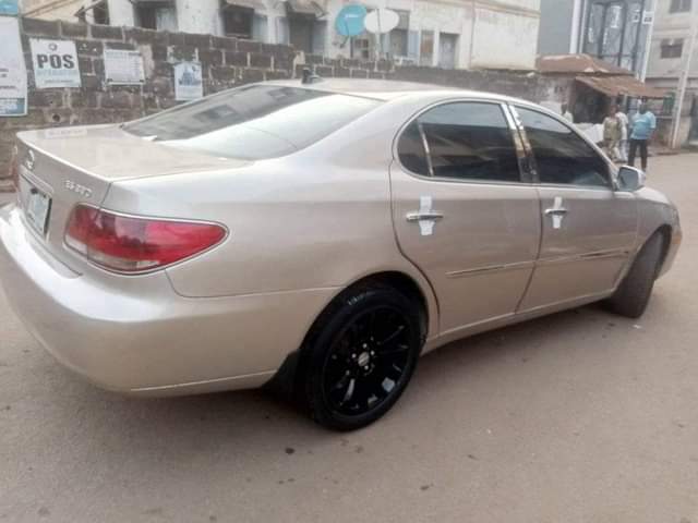 A picture of 2005 Toyota Lexus Ex330 V6 XLE
