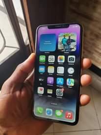 A picture of Iphone Xsmax Gb256 na Samsung Note 10