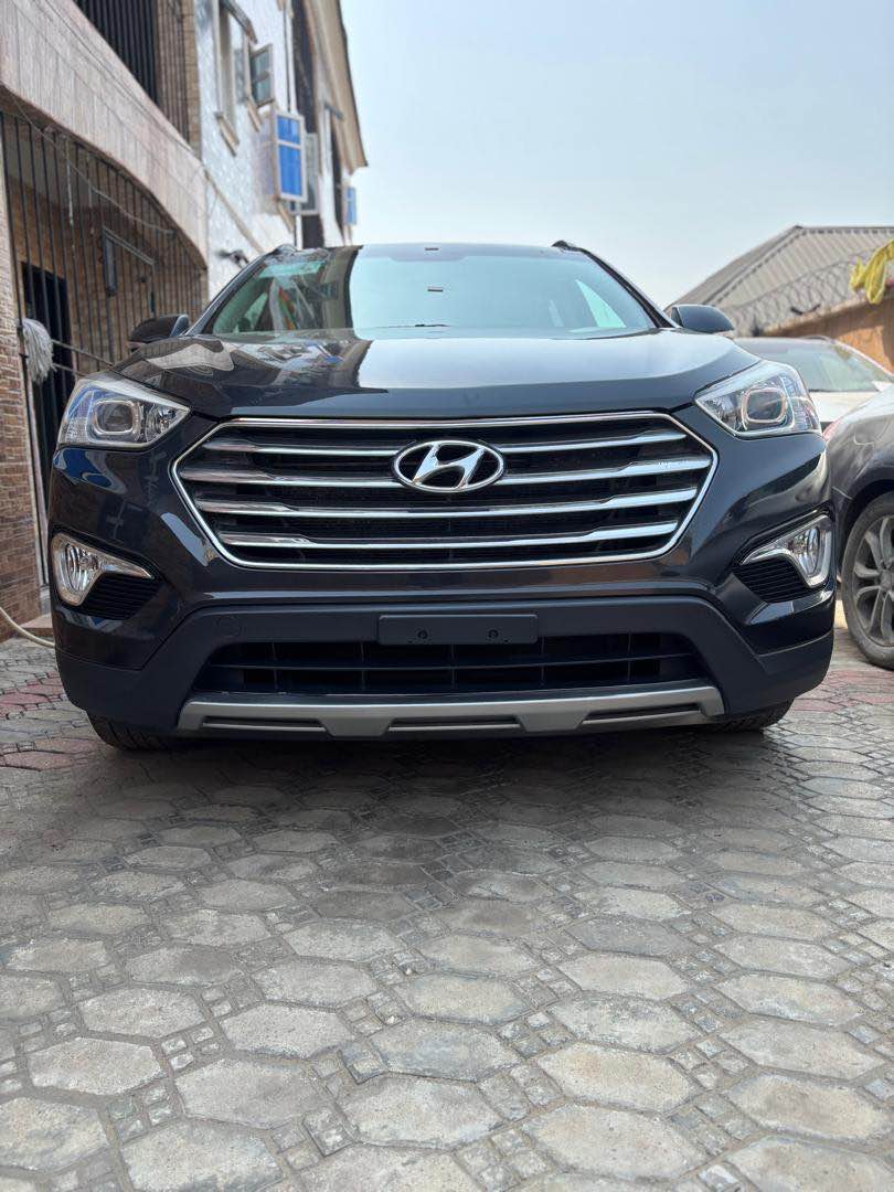 A picture of Toks 2015 Hyundai Santa Fe full option
