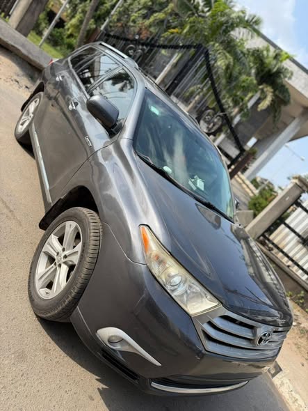 A picture of 2013 Toyota Highlander 13 5M