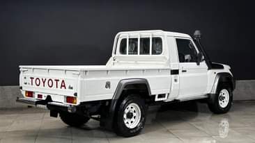 A picture of 2017 TOYOTA LAND CRUISER