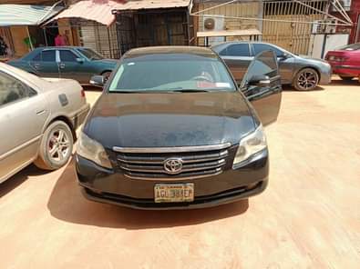 A picture of 2006 Toyota avalon shop available super clean And intact pls