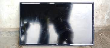 A picture of TV KAMPUNI TCL INCH 32 