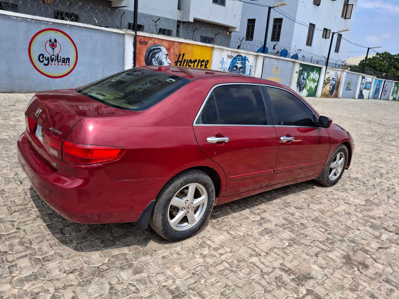 A picture of Honda Accord aka EOD 2005 model.