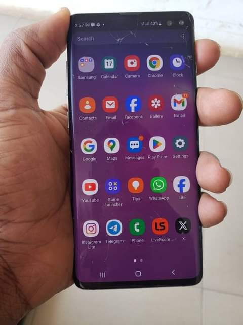 A picture of SAMSUNG S10 PLUS